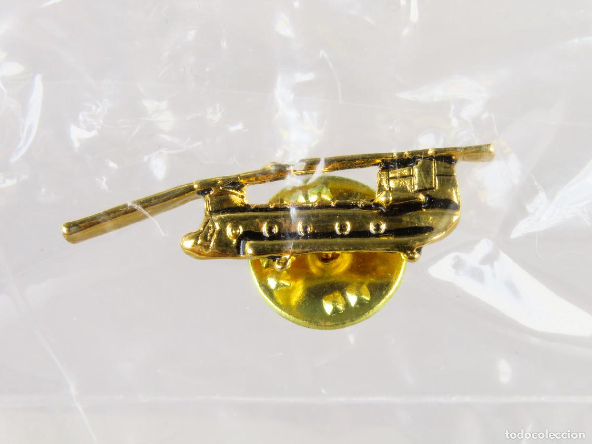 Pins de colecci&oacute;n: Pin Helic&oacute;ptero doble motor metal dorado segunda mitad S XX