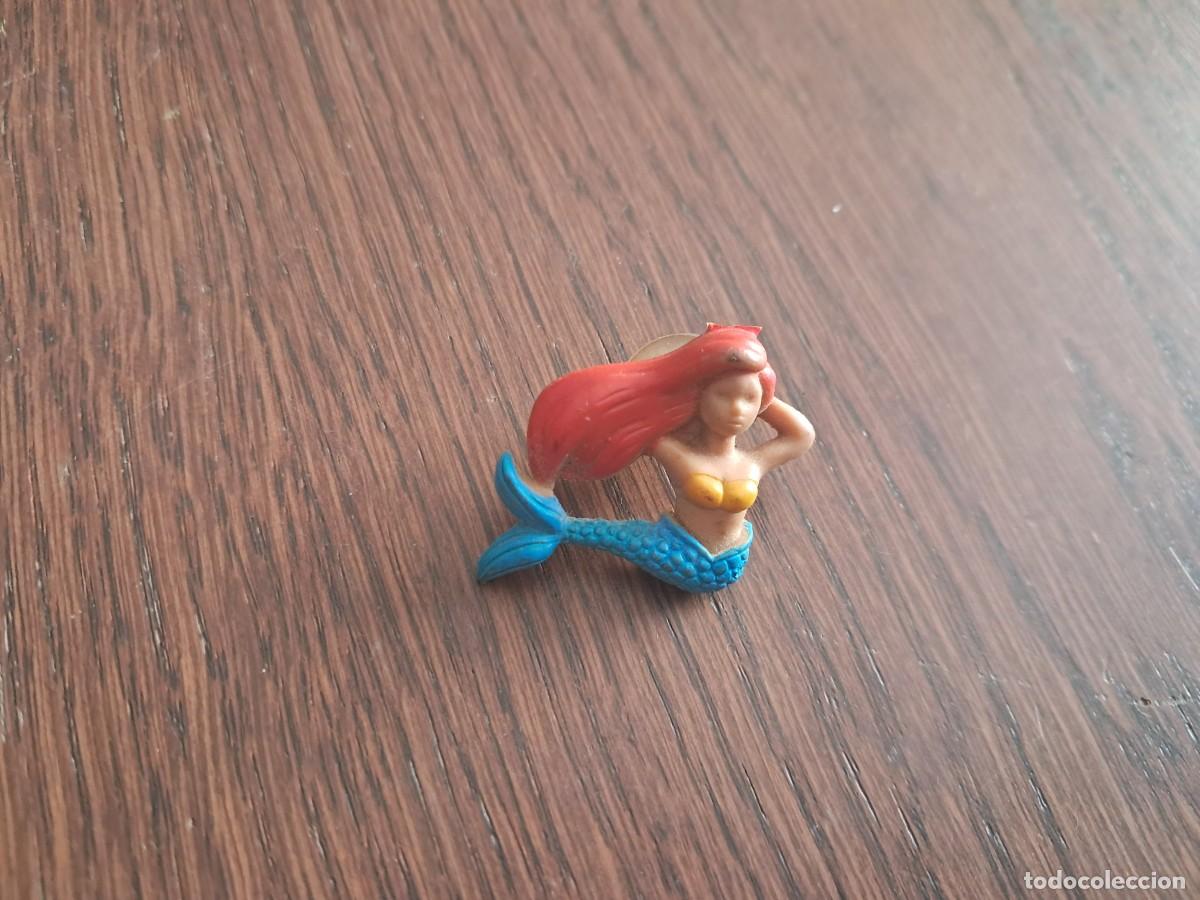 Pins de colecci&oacute;n: pin de pl&aacute;stico, sirena.