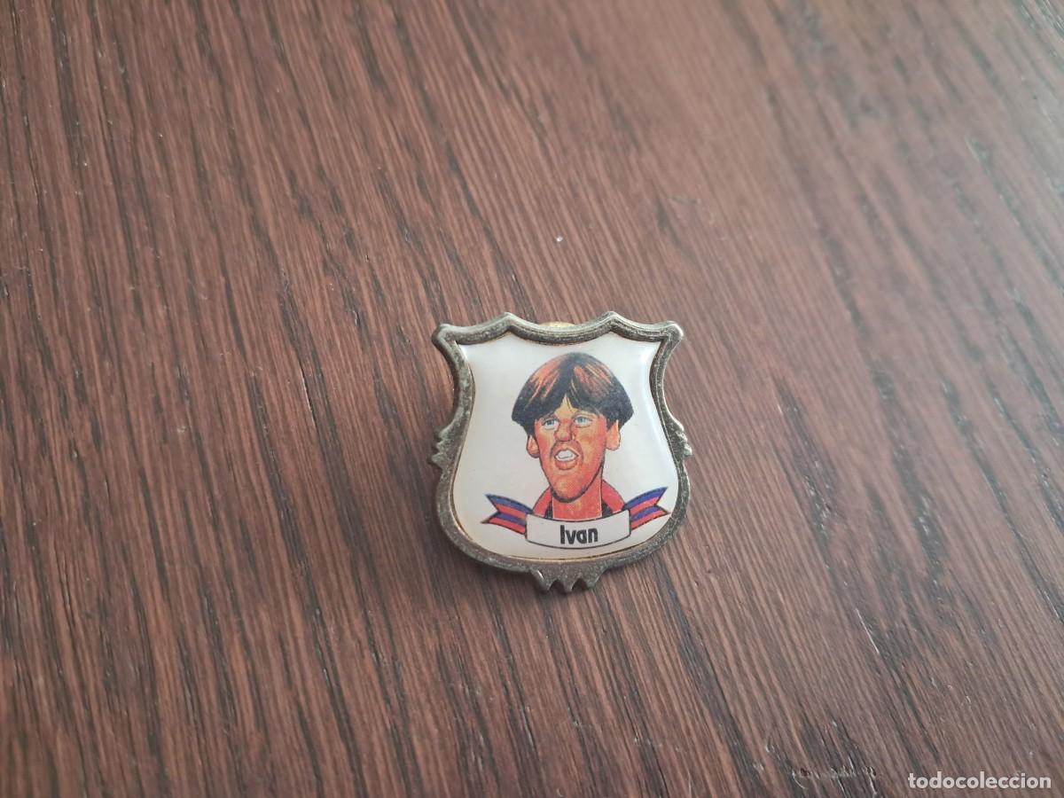 Pins de colecci&oacute;n: PIN IVAN IGLESIAS BARCELONA EL MUNDO DEPORTIVO TEMPORADA 1994-1995.