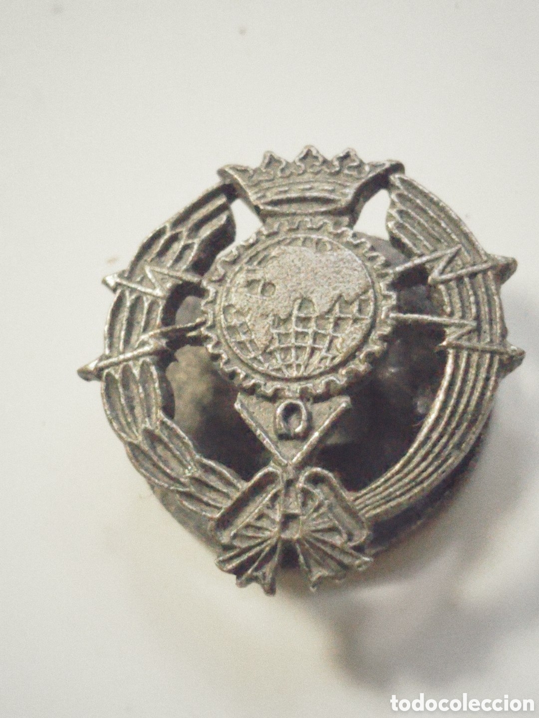 Pins de colecci&oacute;n: Insignia militar del cuerpo de transmisiones. &Eacute;poca franquista. En plats
