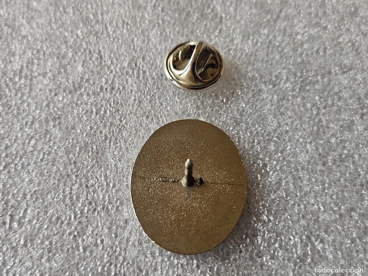 Pins de colecci&oacute;n: Pin discoteca La Chata pins - Foto 2