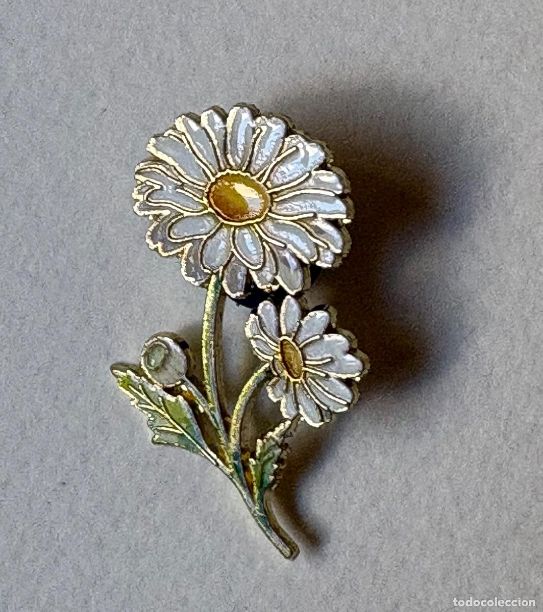 Pins de colecci&oacute;n: Pin dorado con Margaritas