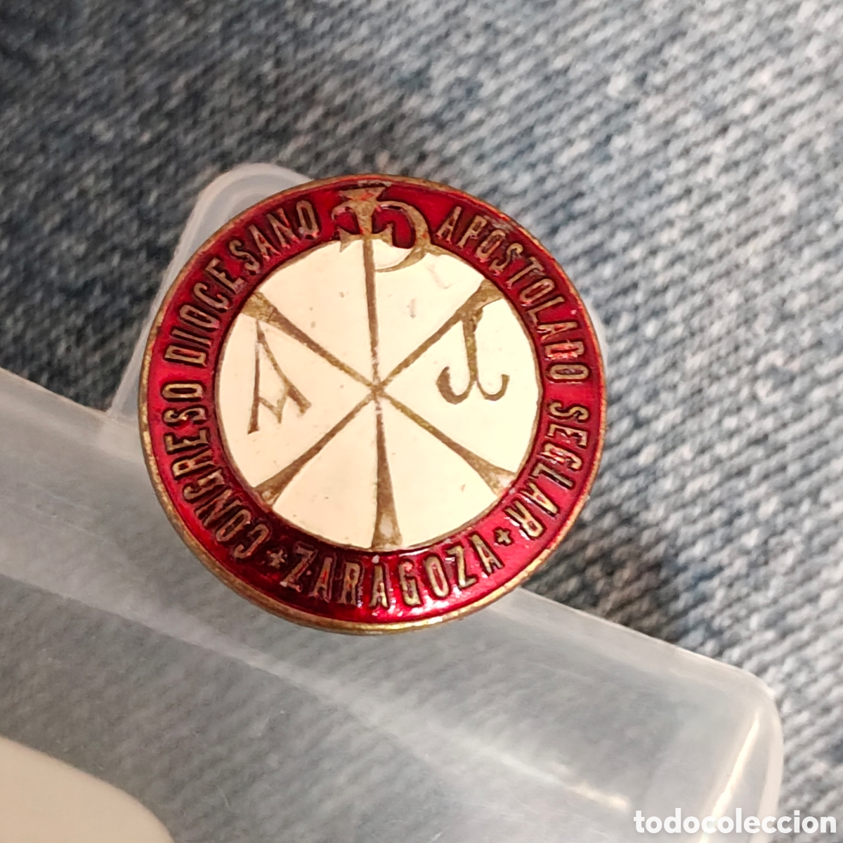 Pins de colecci&oacute;n: insignia esmaltada conmemorativa del Primer Congreso Diocesano del Apostolado Seglar de Zaragoza