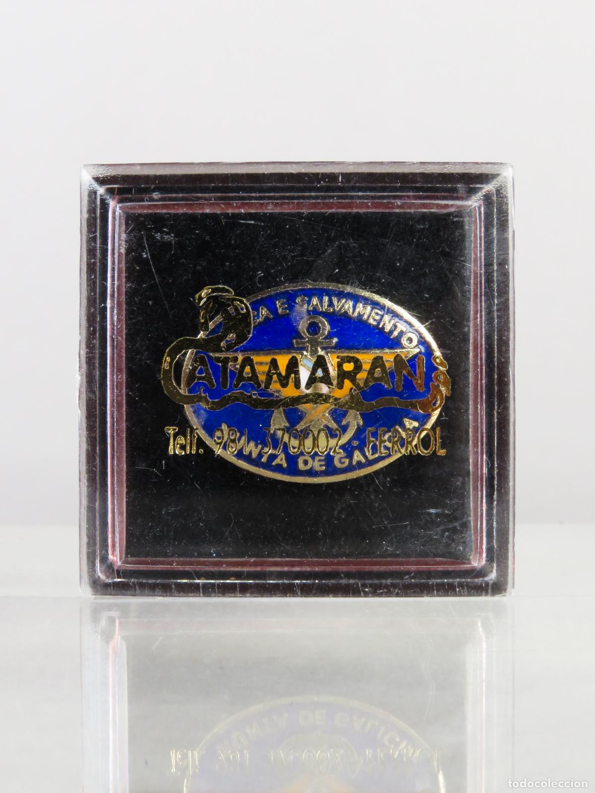 Pins de colecci&oacute;n: Pin Busca Salvamento Xunta Galicia con caja Joyer&iacute;a Catamar&aacute;n Ferrol segunda mitad S XX nuevo
