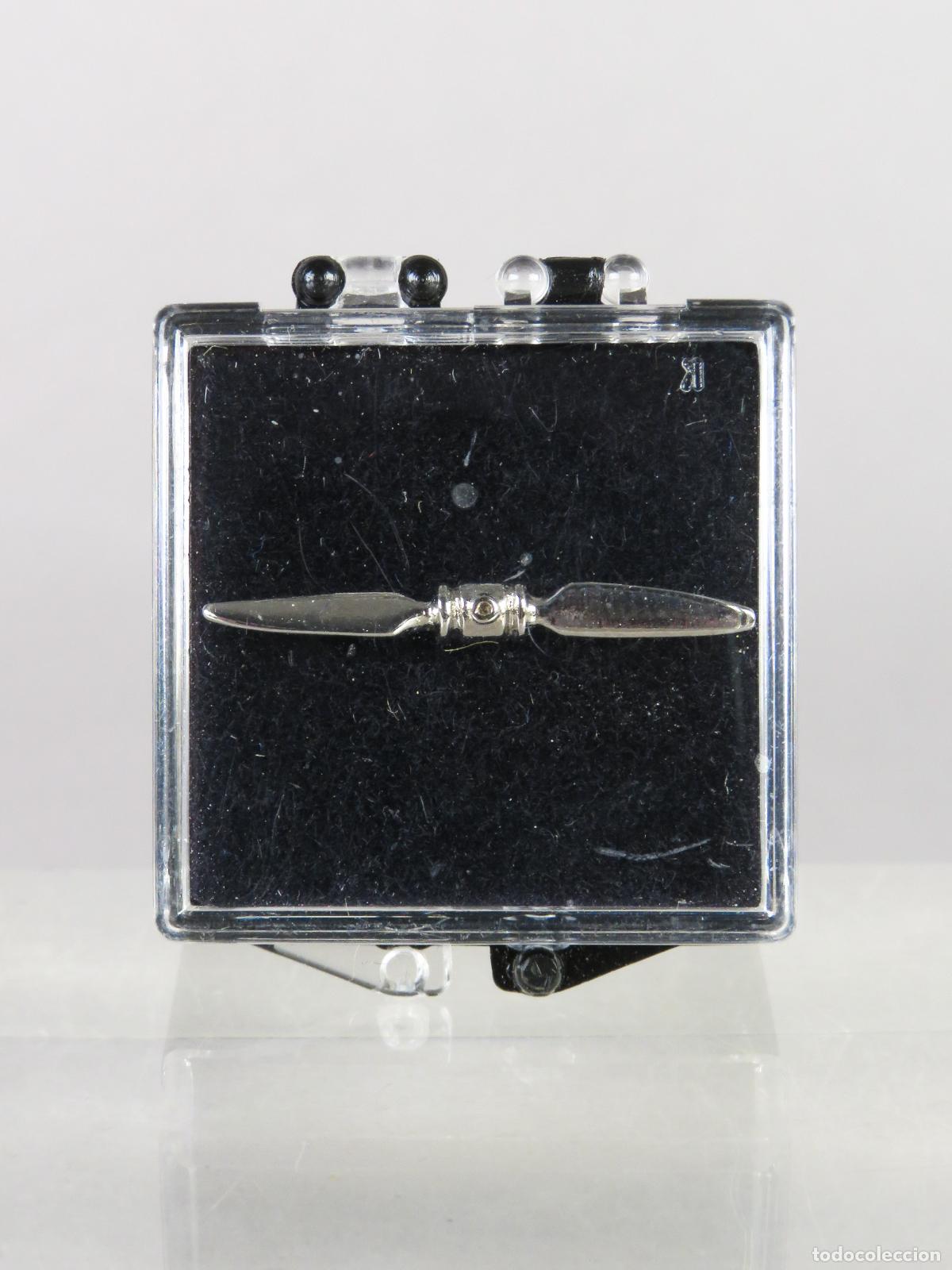 Pins de colecci&oacute;n: Pin h&eacute;lice avi&oacute;n avioneta metal plateado segunda mitad S XX