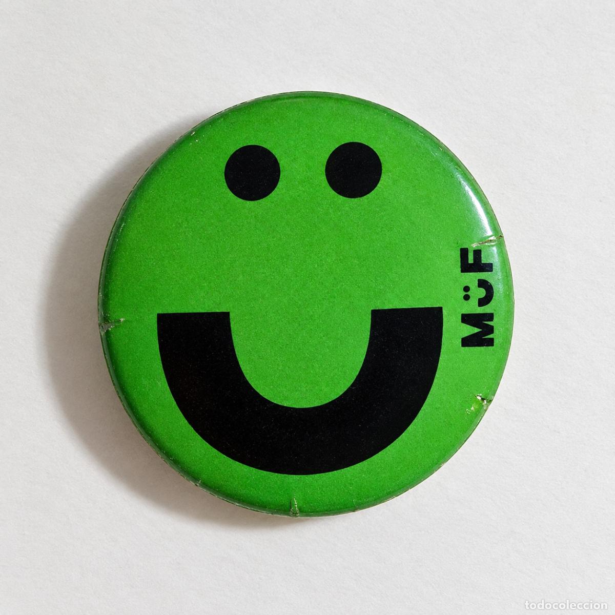 Pins de colecci&oacute;n: Chapa verde Smiley Museo de la felicidad &ndash; Coleccionismo