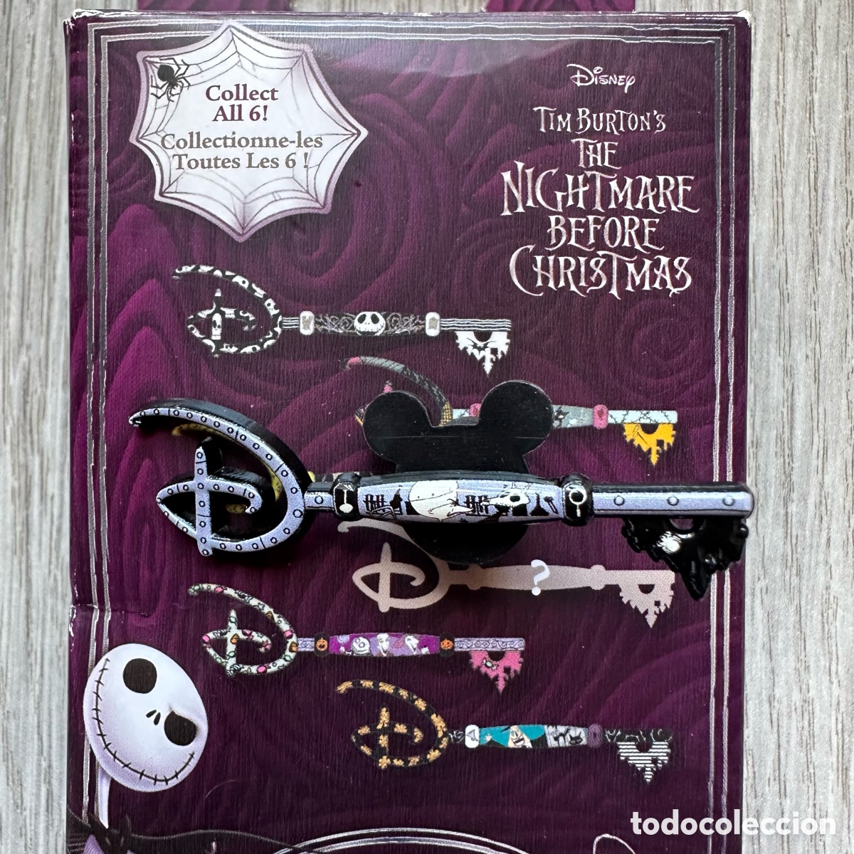 Pins de colecci&oacute;n: Pin llave misterioso coleccionable Pesadilla antes de Navidad, Disney Store, Zero.
