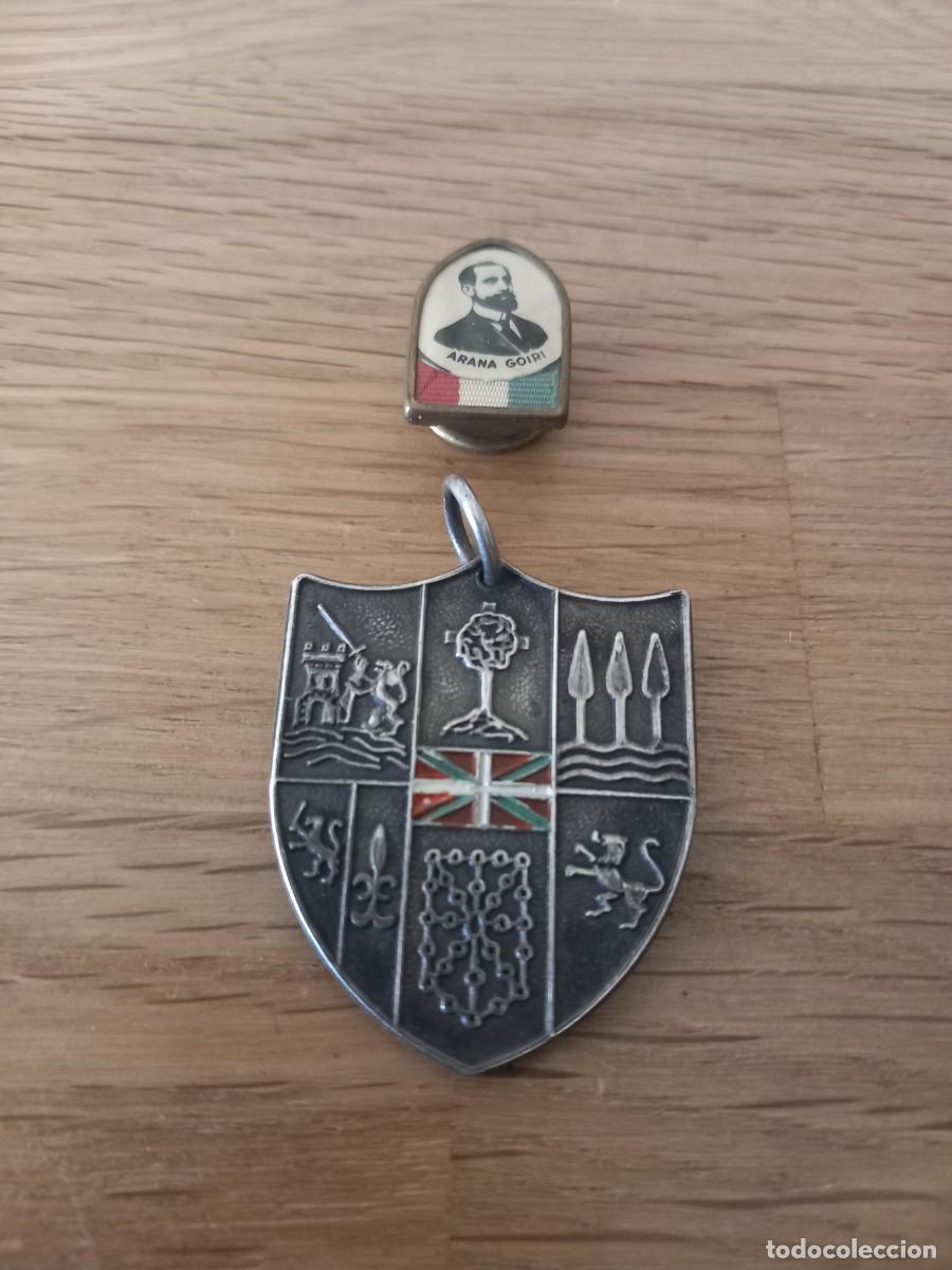Pins de colecci&oacute;n: Insignia sabino arana pnv + escudo her&aacute;ldico euskal herria gobierno euzkadi