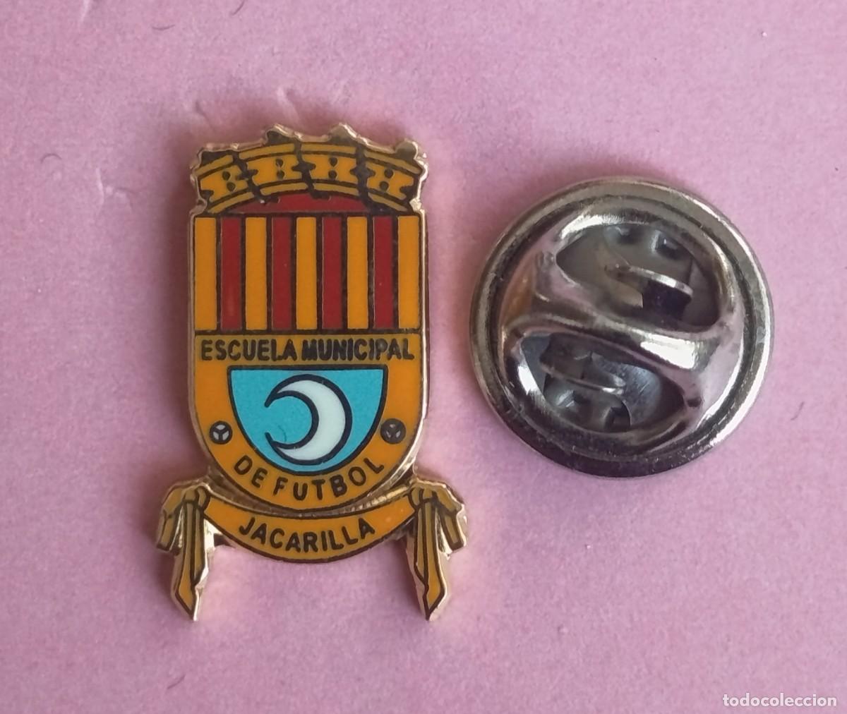 Pins de colecci&oacute;n: PIN FUTBOL - ESMALTE - ESCUELA MUNICIPAL DE FUTBOL JACARILLA - JACARILLA - ALICANTE - 130806