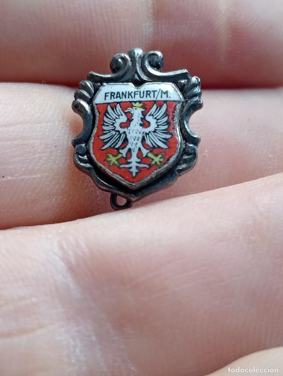 Pins de colecci&oacute;n: INSIGNIA ESMALTADA FRANKFURT ALEMANIA GERMANY ESCUDO HER&Aacute;LDICO ALFILER PINS HERALDICO