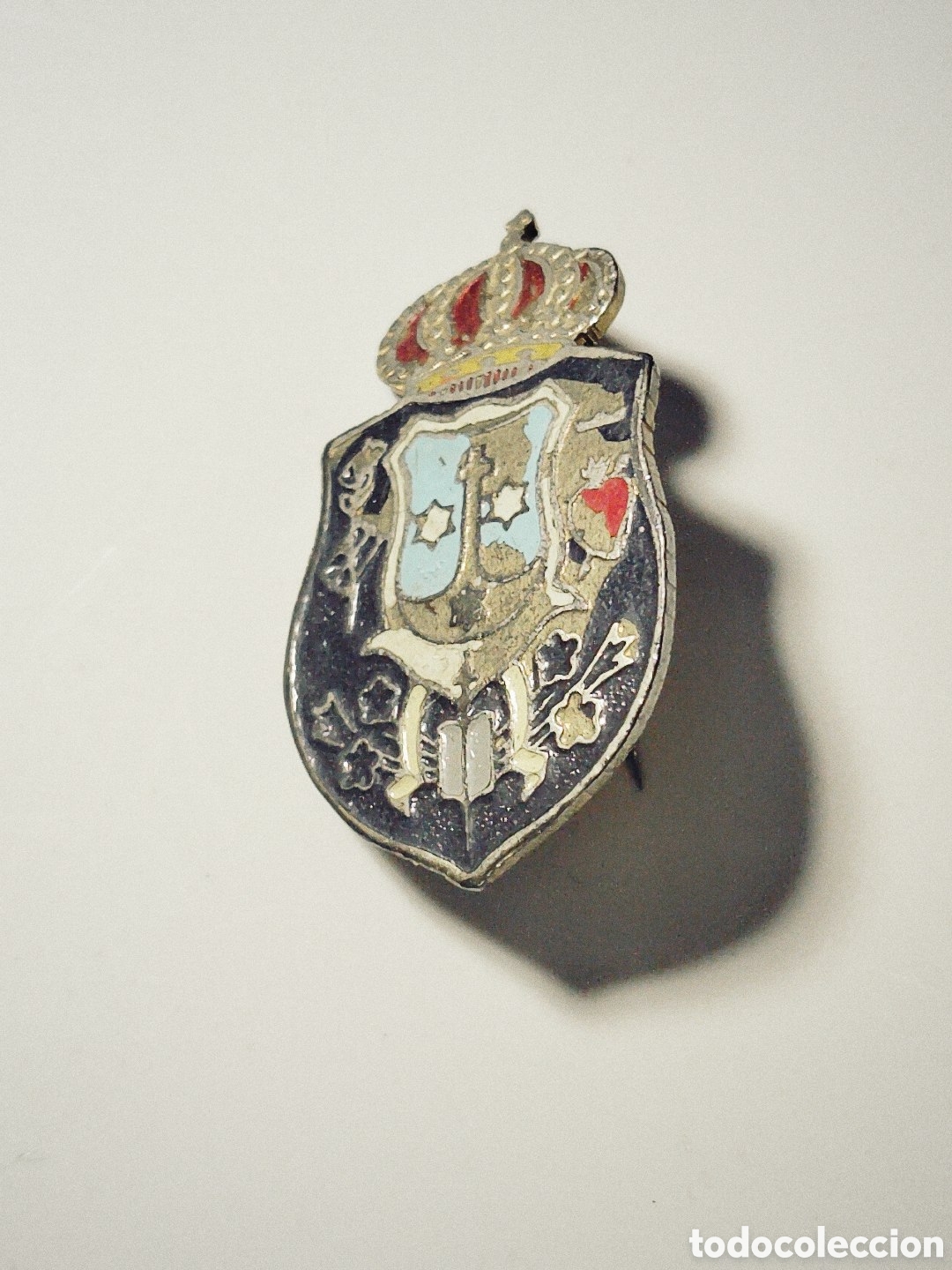 Pins de colecci&oacute;n: Insignia escudo her&aacute;ldico de los Carmelitas Descalzos. Esmaltado.