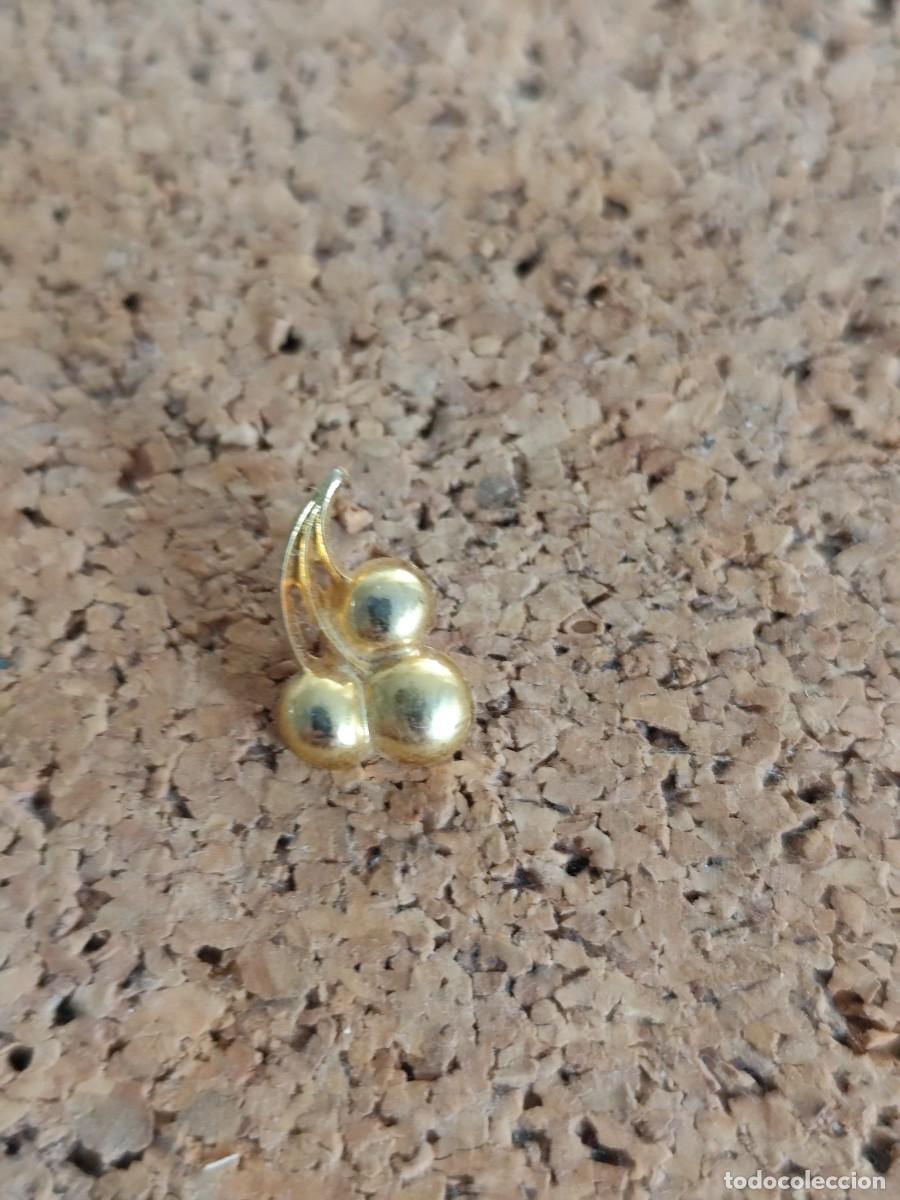 Pins de colecci&oacute;n: 2 Pin pl&aacute;stico cerezas . - Foto 1