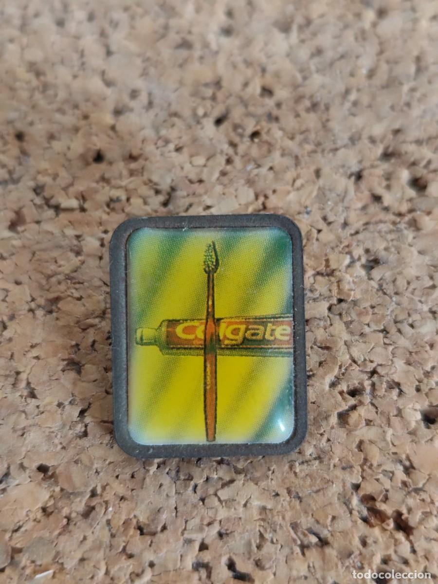 Pins de colecci&oacute;n: 2 Pin met&aacute;lico Colgate - Foto 1