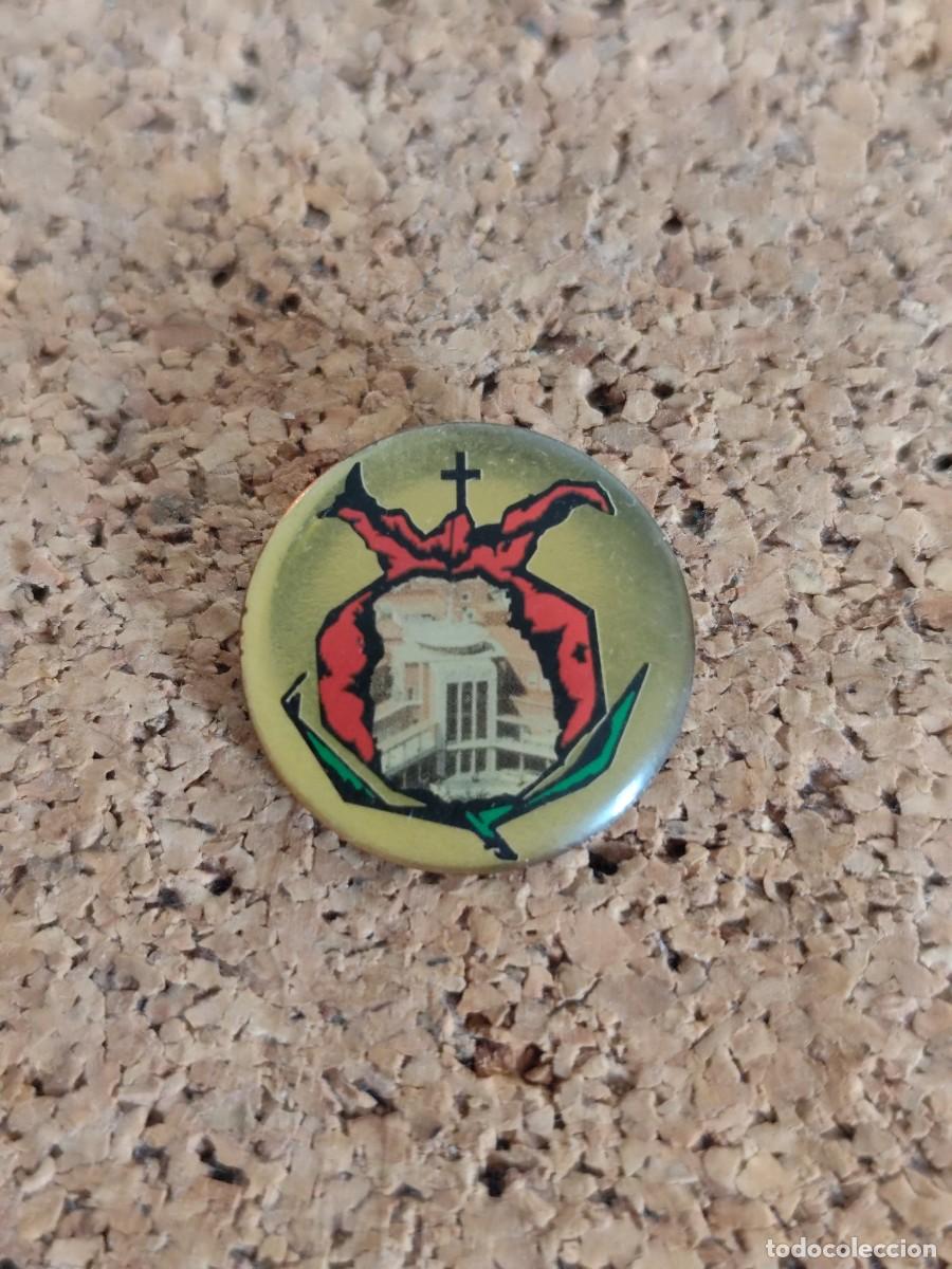 Pins de colecci&oacute;n: 2 Pin met&aacute;lico P&uacute;blico S.L.