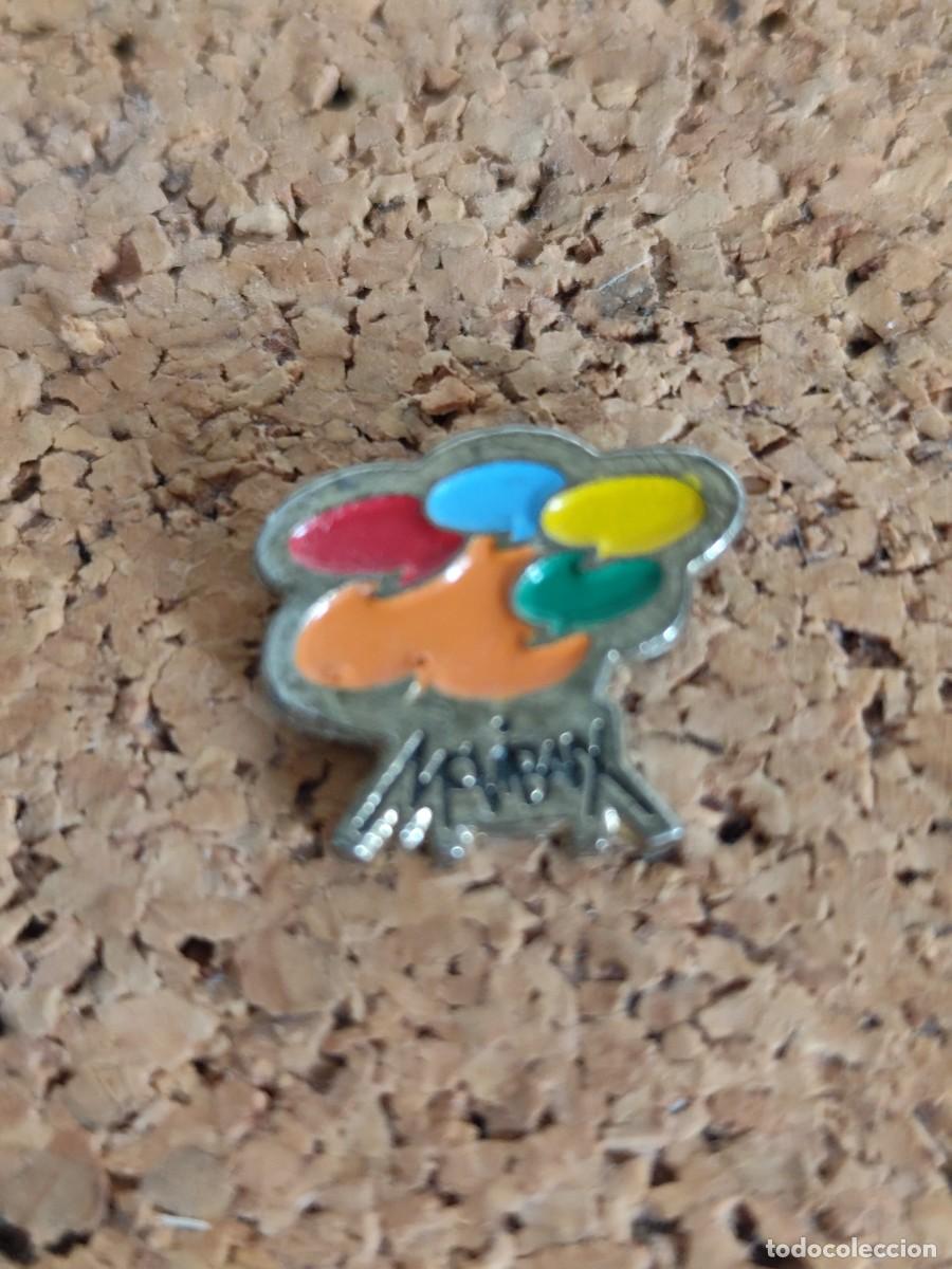 Pins de colecci&oacute;n: 2 Pin met&aacute;lico sin identificar