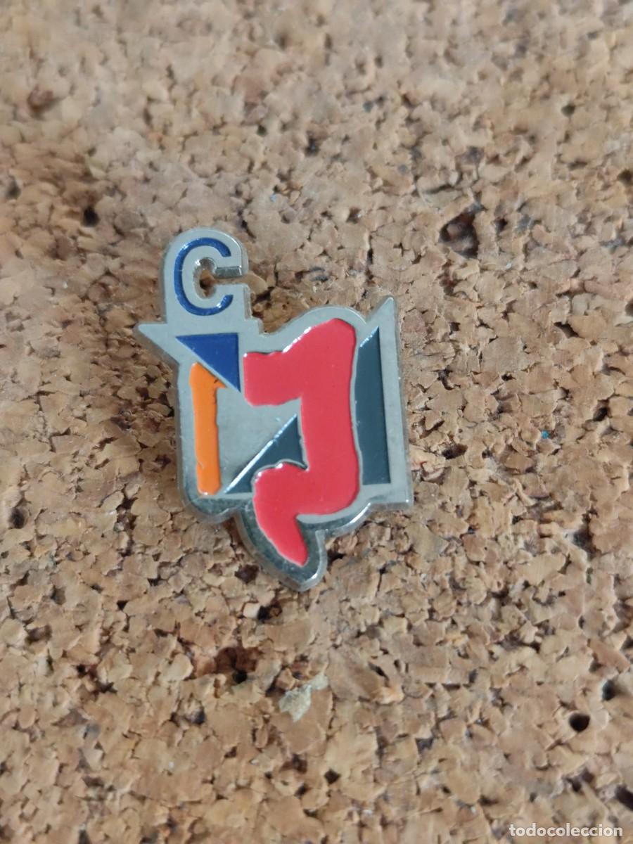 Pins de colecci&oacute;n: 2 Pin met&aacute;lico Jegan Eibar