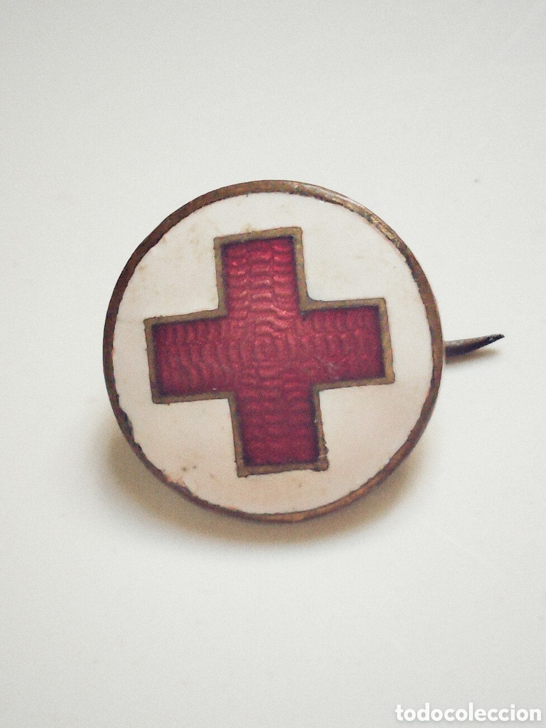 Pins de colecci&oacute;n: Insignia de solapa de la Cruz Roja. Esmaltado en Guilloch&eacute;. A&ntilde;os 30. 17 mm de di&aacute;metro