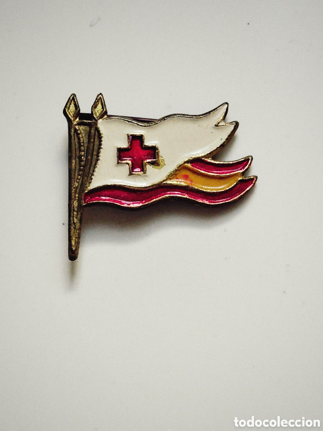 Pins de colecci&oacute;n: Insignia patri&oacute;tica antigua de la Cruz Roja Espa&ntilde;ola. En metal y esmalte en fr&iacute;o. A&ntilde;os 30/50
