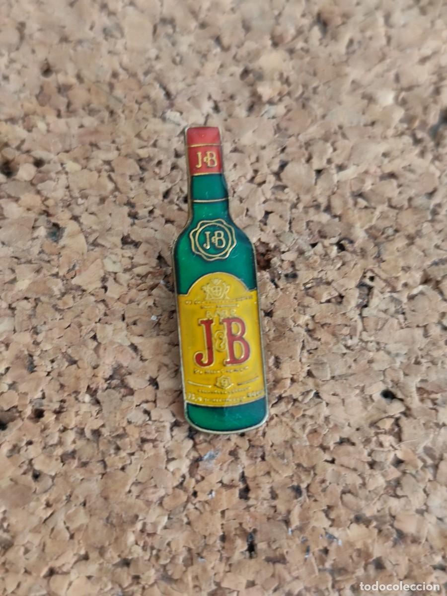Pins de colecci&oacute;n: 2 Pin met&aacute;lico Whisky JB