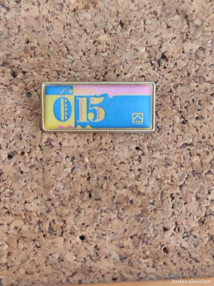 Pins de colecci&oacute;n: 2 Pin met&aacute;lico Cuenta 015