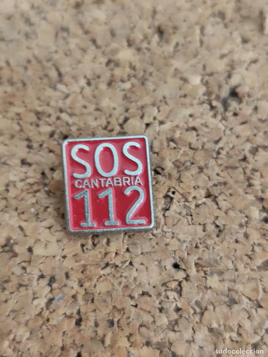 Pins de colecci&oacute;n: 2 Pin met&aacute;lico SOS 112 Cantabria