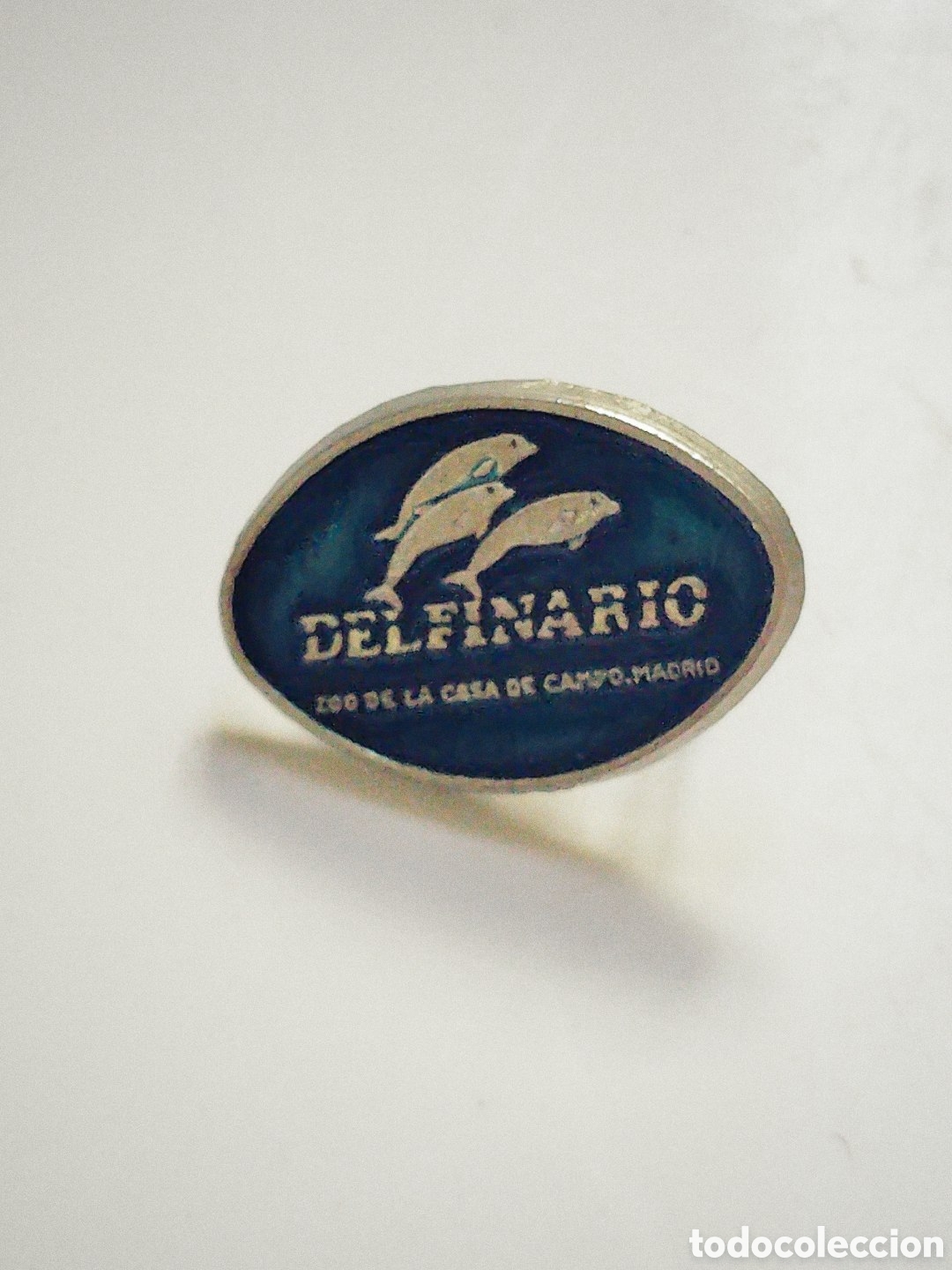 Pins de colecci&oacute;n: Pin DELFINARIO, de la Casa de Campo de Madrid. Esmaltado con relieve. A&ntilde;o 1987