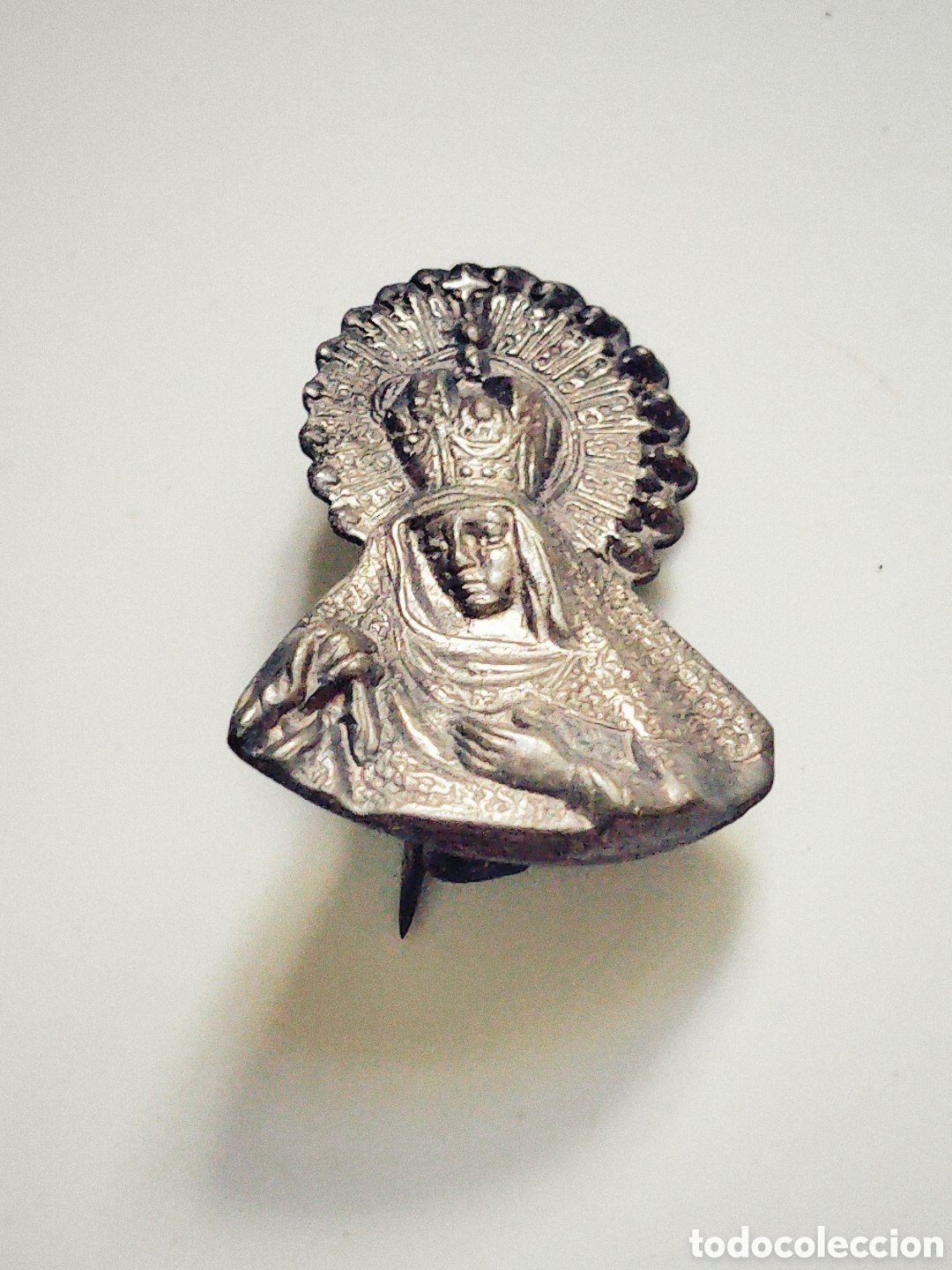 Pins de colecci&oacute;n: Insignia de Nuestra Se&ntilde;ora Esperanza Macarena. Metal con ba&ntilde;o de plata. A&ntilde;os 40/70