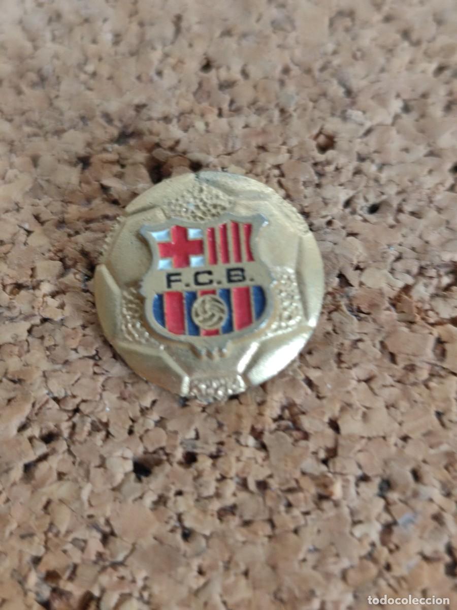Pins de colecci&oacute;n: 2 Pin met&aacute;lico F.C. Barcelona