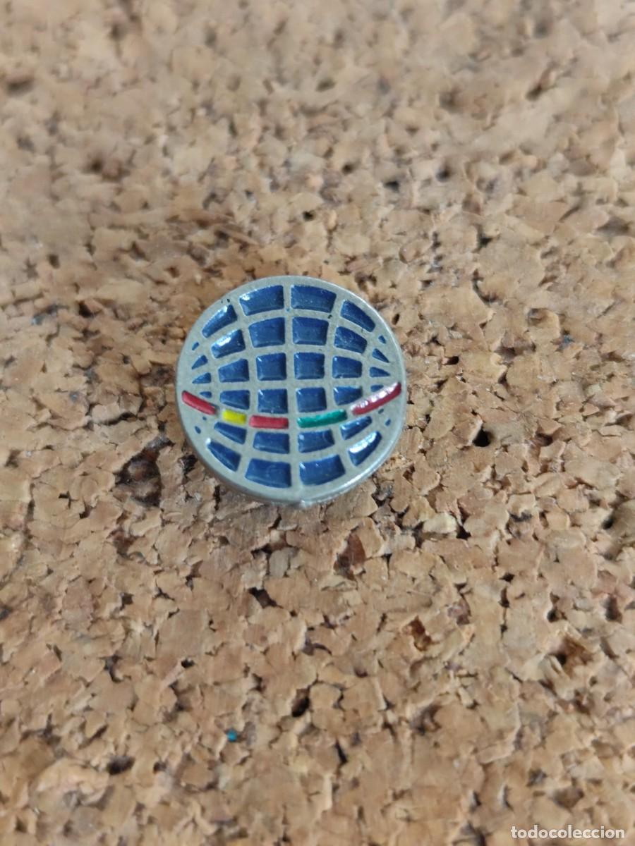 Pins de colecci&oacute;n: 2 Pin met&aacute;lico Desconozco