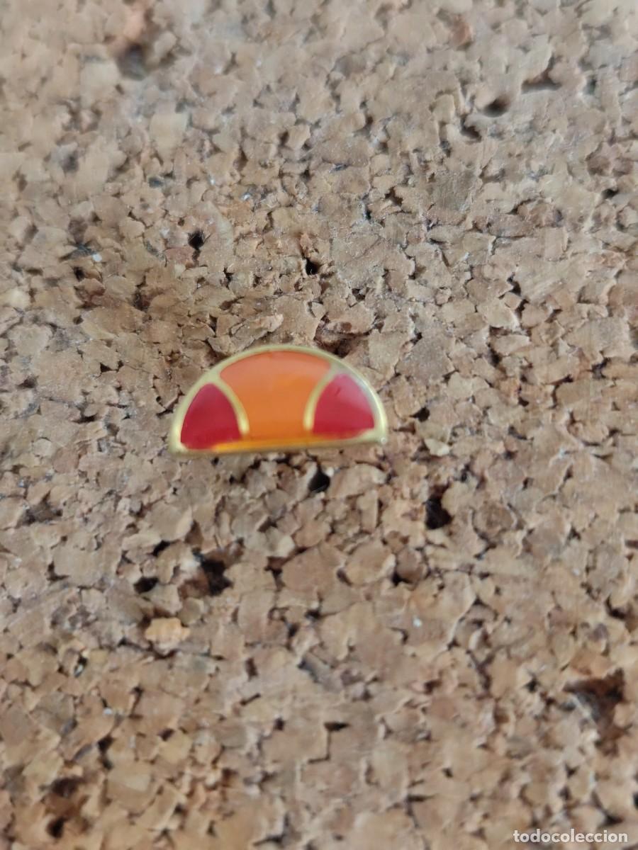 Pins de colecci&oacute;n: 2 Pin met&aacute;lico Logo Ellesse
