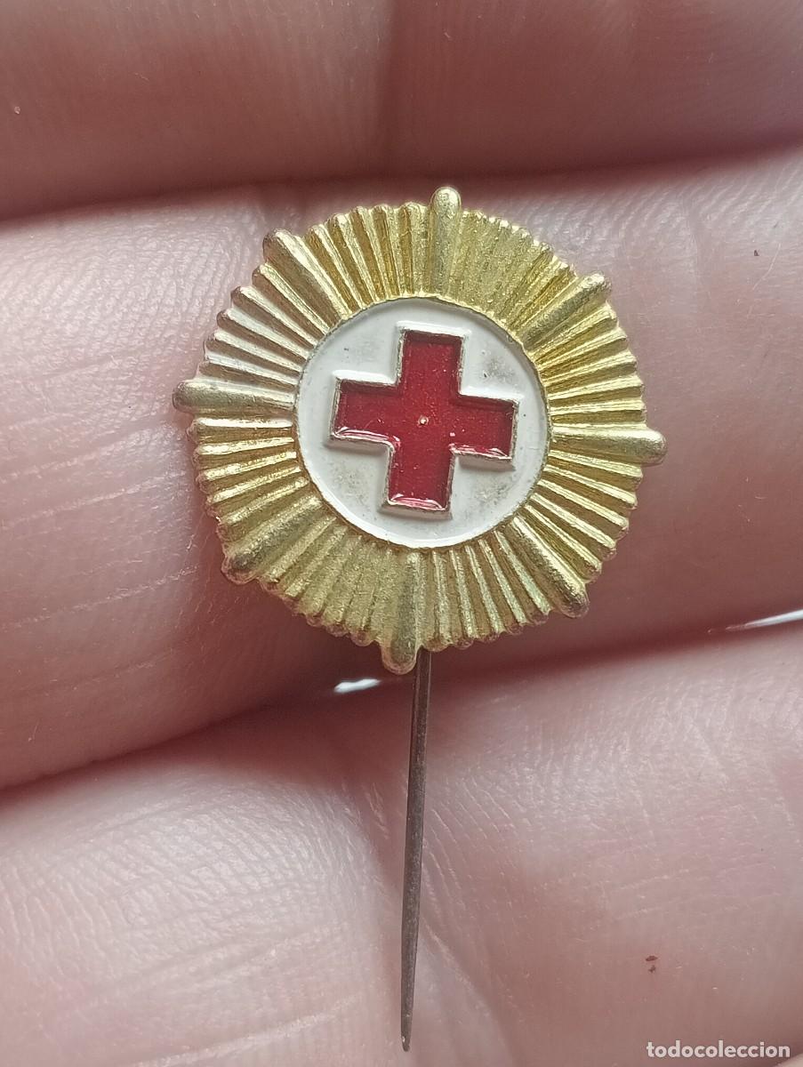 Pins de colecci&oacute;n: INSIGNIA CRUZ ROJA ALFILER PINS D&Iacute;A DE LA BANDERITA