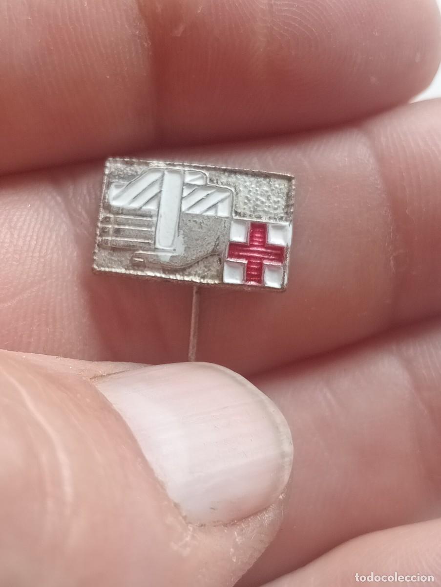 Pins de colecci&oacute;n: INSIGNIA CRUZ ROJA ALFILER FABRICANTE ENGA&Ntilde;A MOTRICO PINS D&Iacute;A DE LA BANDERITA