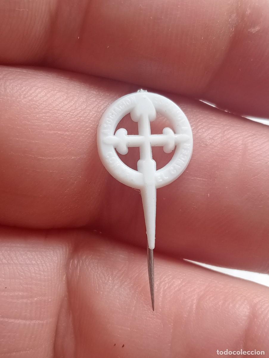 Pins de colecci&oacute;n: INSIGNIA ASOCIACI&Oacute;N ESPA&Ntilde;OLA CONTRA EL CANCER ALFILER PINS