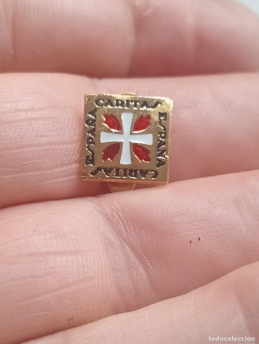 Pins de colecci&oacute;n: INSIGNIA CARITAS ESPA&Ntilde;A ASOCIACI&Oacute;N AYUDA NECESITADOS ONG ENGANCHE SOLAPA ALFILER PINS EGA&Ntilde;A MOTRICO