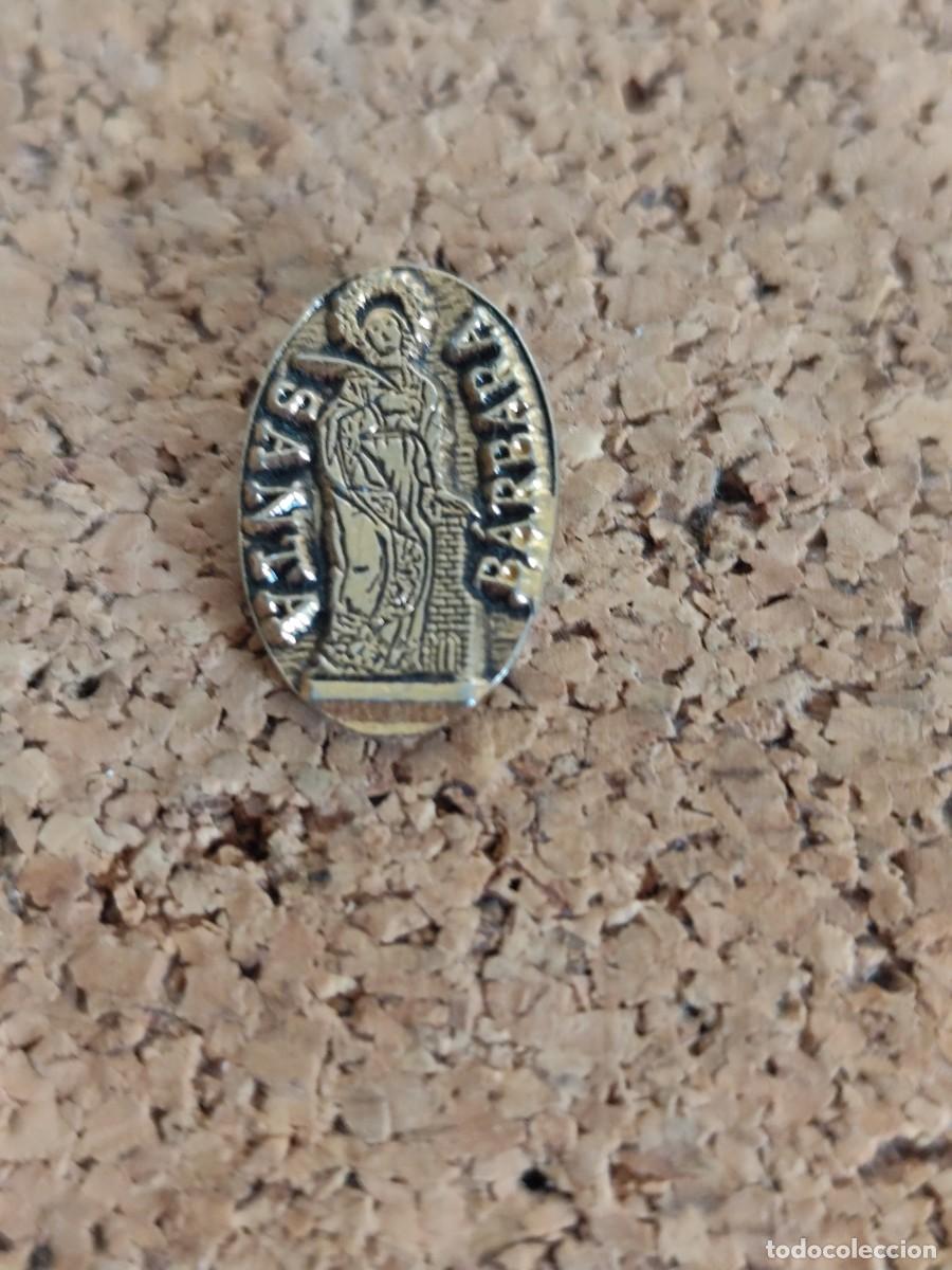 Pins de colecci&oacute;n: 2 Pin met&aacute;lico Santa B&aacute;rbara