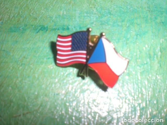 Pins de colecci&oacute;n: pins banderas USA y Chequia