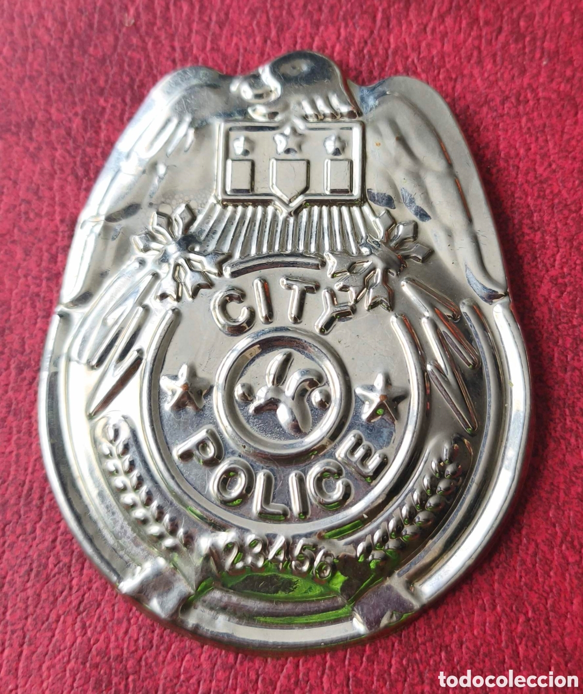 Pins de colecci&oacute;n: EEUU. Placa de polic&iacute;a en chapa