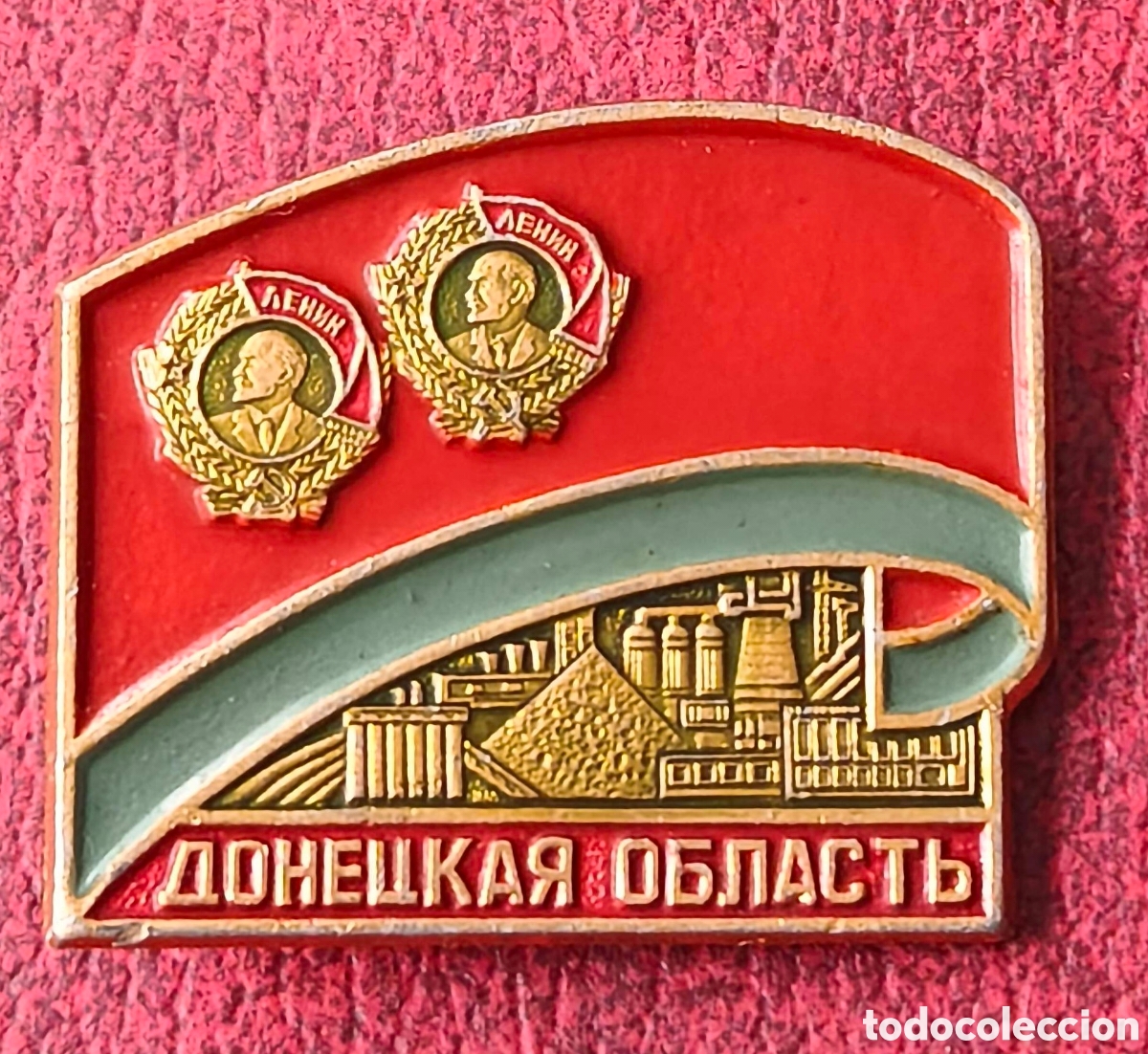 Pins de colecci&oacute;n: Ucrania. A&ntilde;os '80. Oblast. Insignia con las 2 &oacute;rdenes de Lenin