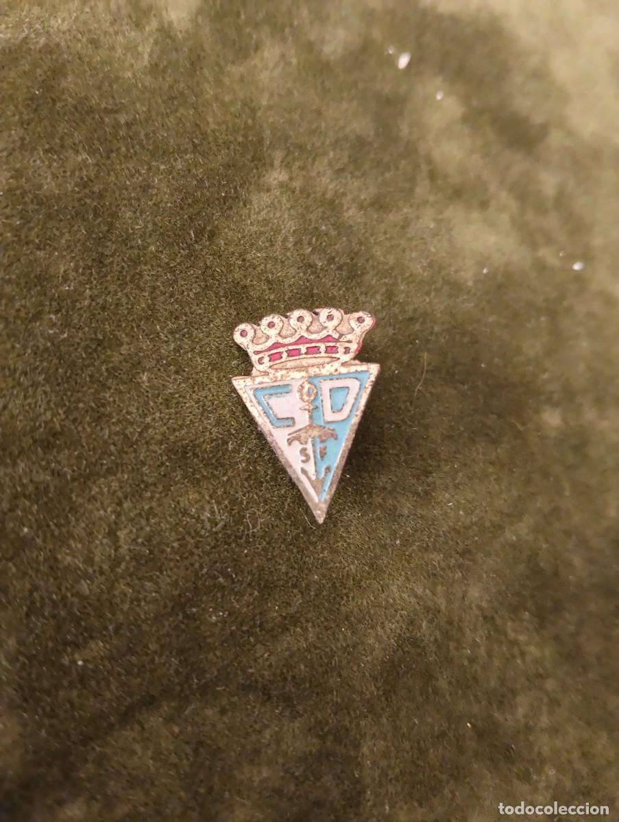 Pins de colecci&oacute;n: ANTIGUO BROCHE EN CHAPA LITOGRAFIADA -A&Ntilde;OS 50/60 - INSIGNIA CLUB DEPORTIVO FUTBOL SAN FERNANDO CADIZ