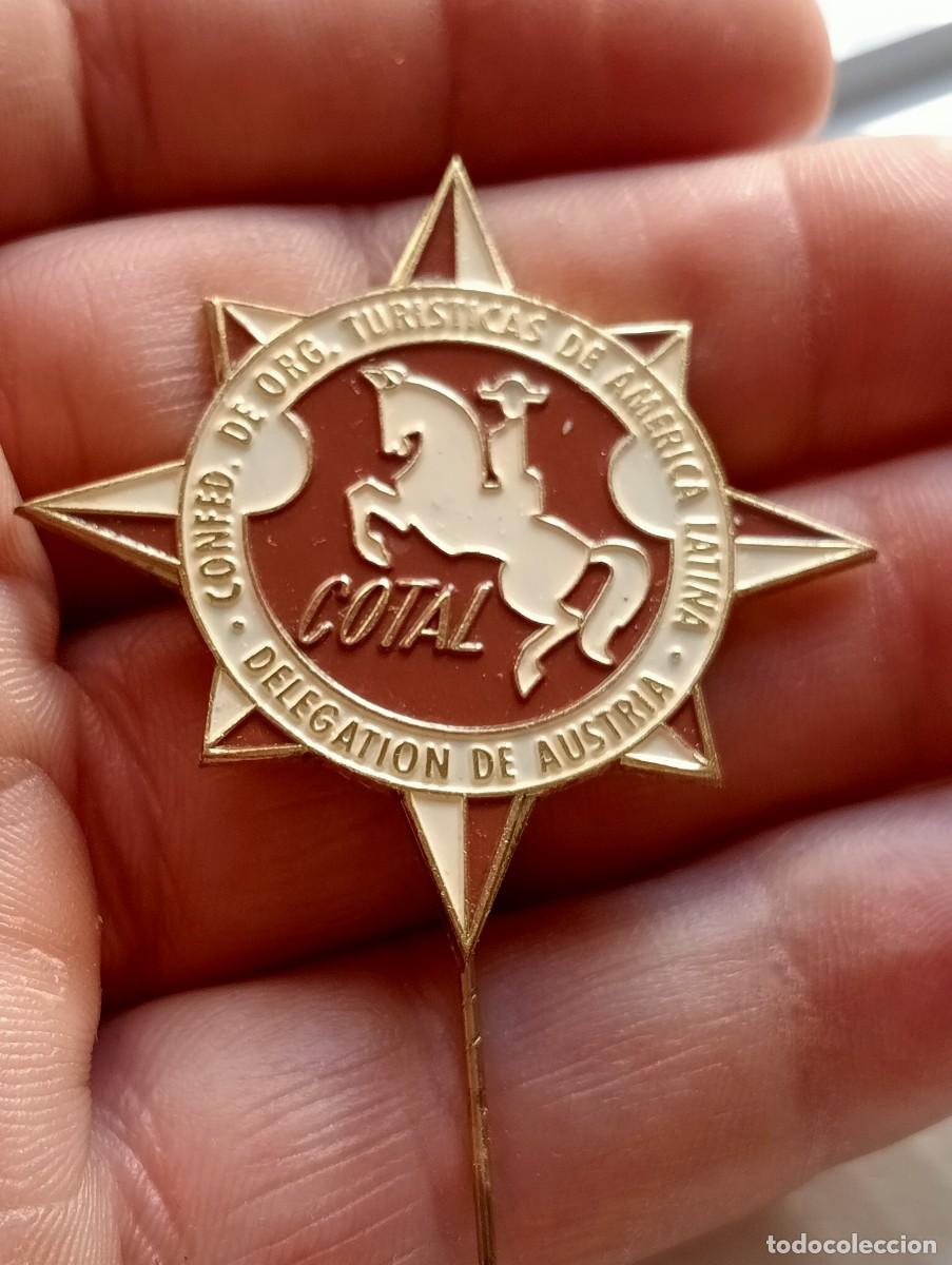 Pins de colecci&oacute;n: RARA GRAN INSIGNIA COTAL CONFE. DE ORG. TURISTICAS DE AM&Eacute;RICA LATINA, VIAJES, AUSTRIA, PINS ALFILER