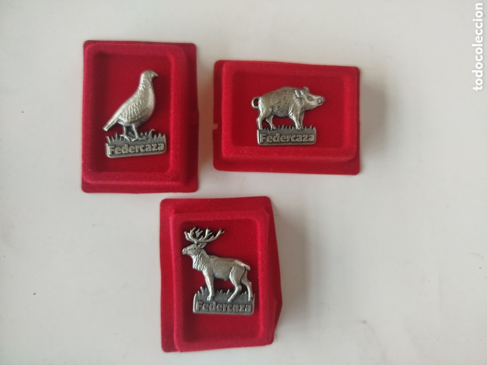 Pins de colecci&oacute;n: TRES PINS DE FEDERCAZA. - Foto 1