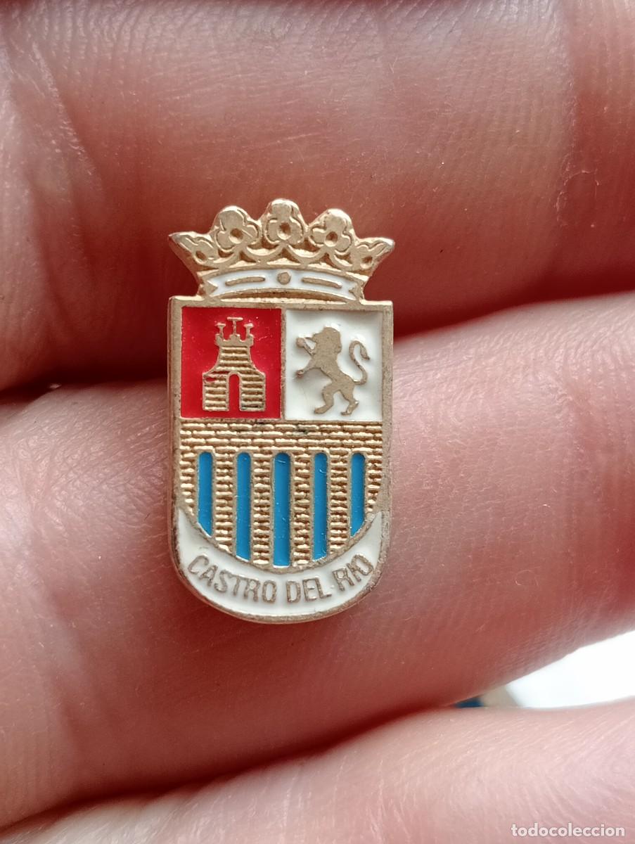 Pins de colecci&oacute;n: PINS CASTRO DEL RIO C&Oacute;RDOBA ESCUDO HER&Aacute;LDICO INSIGNIA