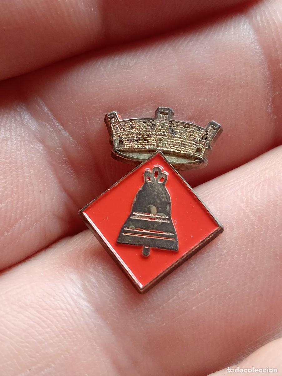 Pins de colecci&oacute;n: PINS SAN MARTI SARROCA ALTO PENEDED BARCELONA, ESCUDO HER&Aacute;LDICO INSIGNIA