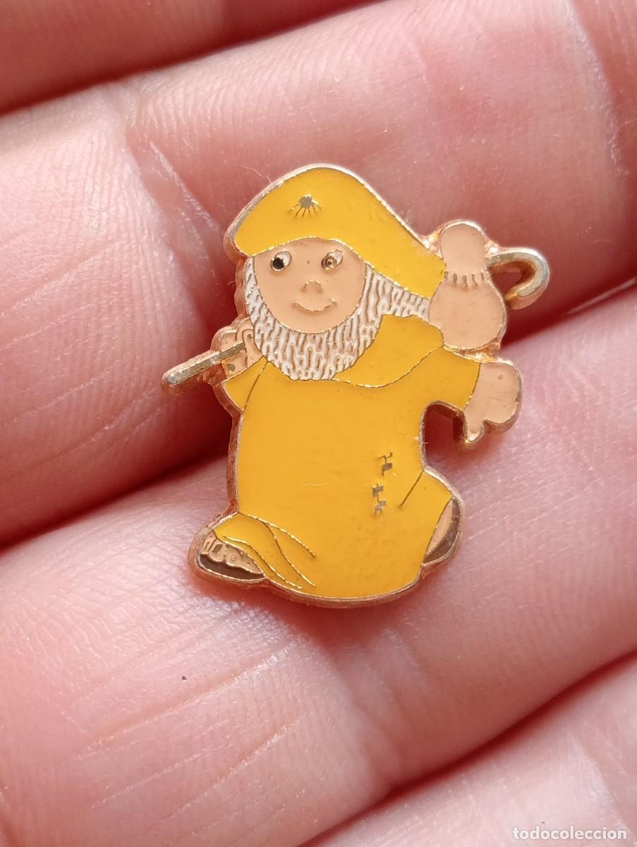 Pins de colecci&oacute;n: PINS TURISMO CAMINO DE SANTIAGO PEREGRINO AMARILLO XACOVEO GALICIA