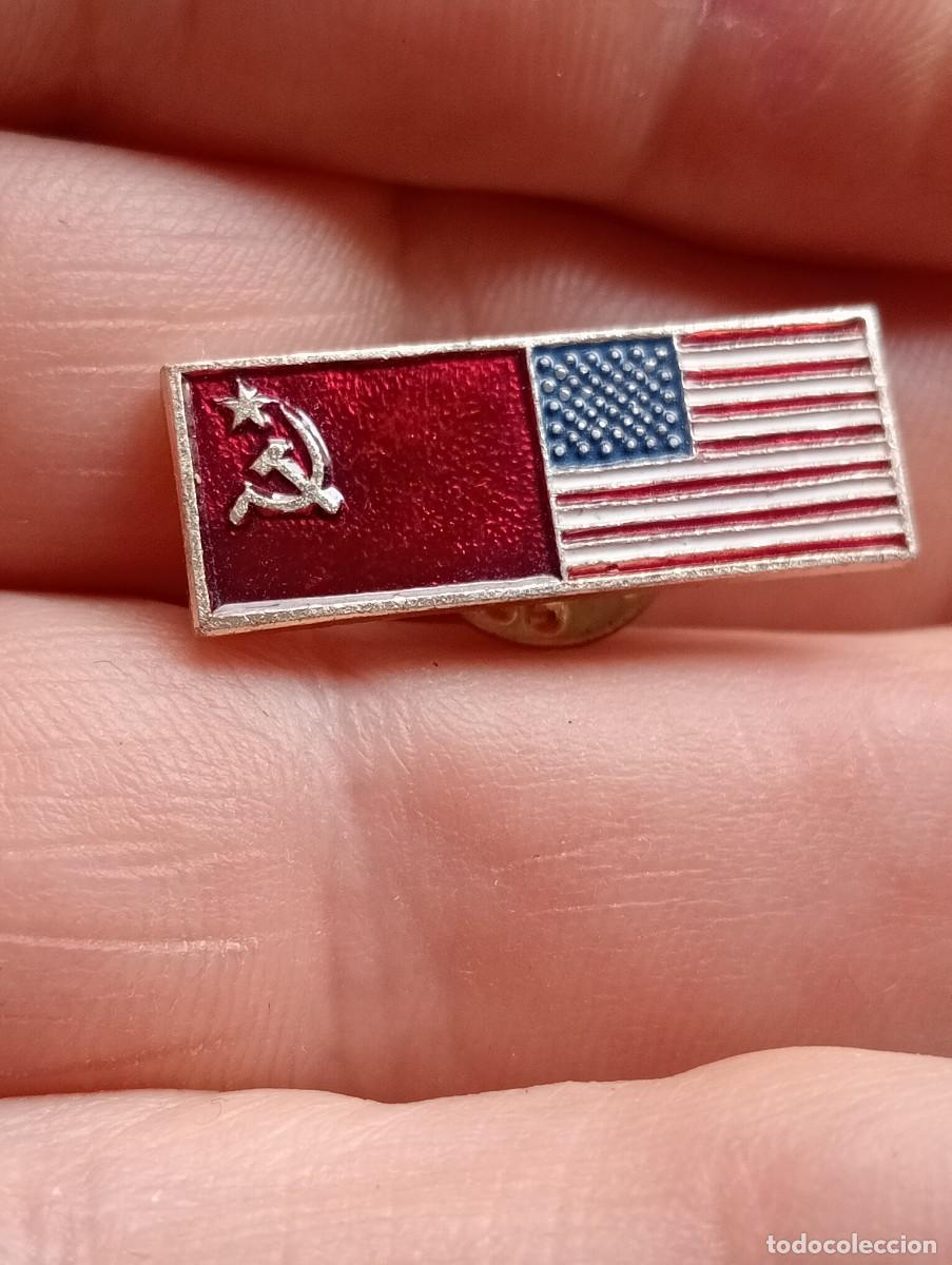 Pins de colecci&oacute;n: PINS BANDERA DOBLE USA URSS , AM&Eacute;RICA, RUSIA COMUNISTA HOZ Y MARTILLO INSIGNIA
