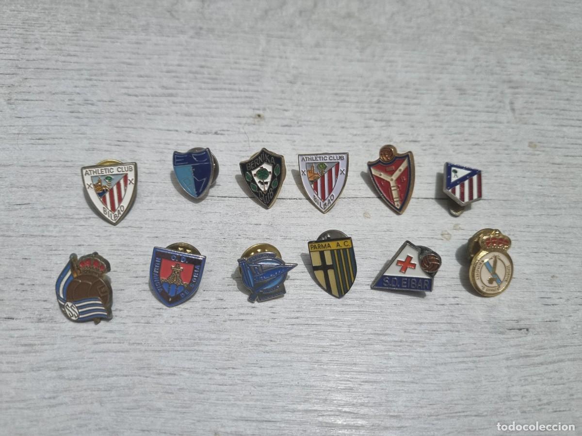 Pins de colecci&oacute;n: Lote de 12 pines variados escudo de f&uacute;tbol antiguos