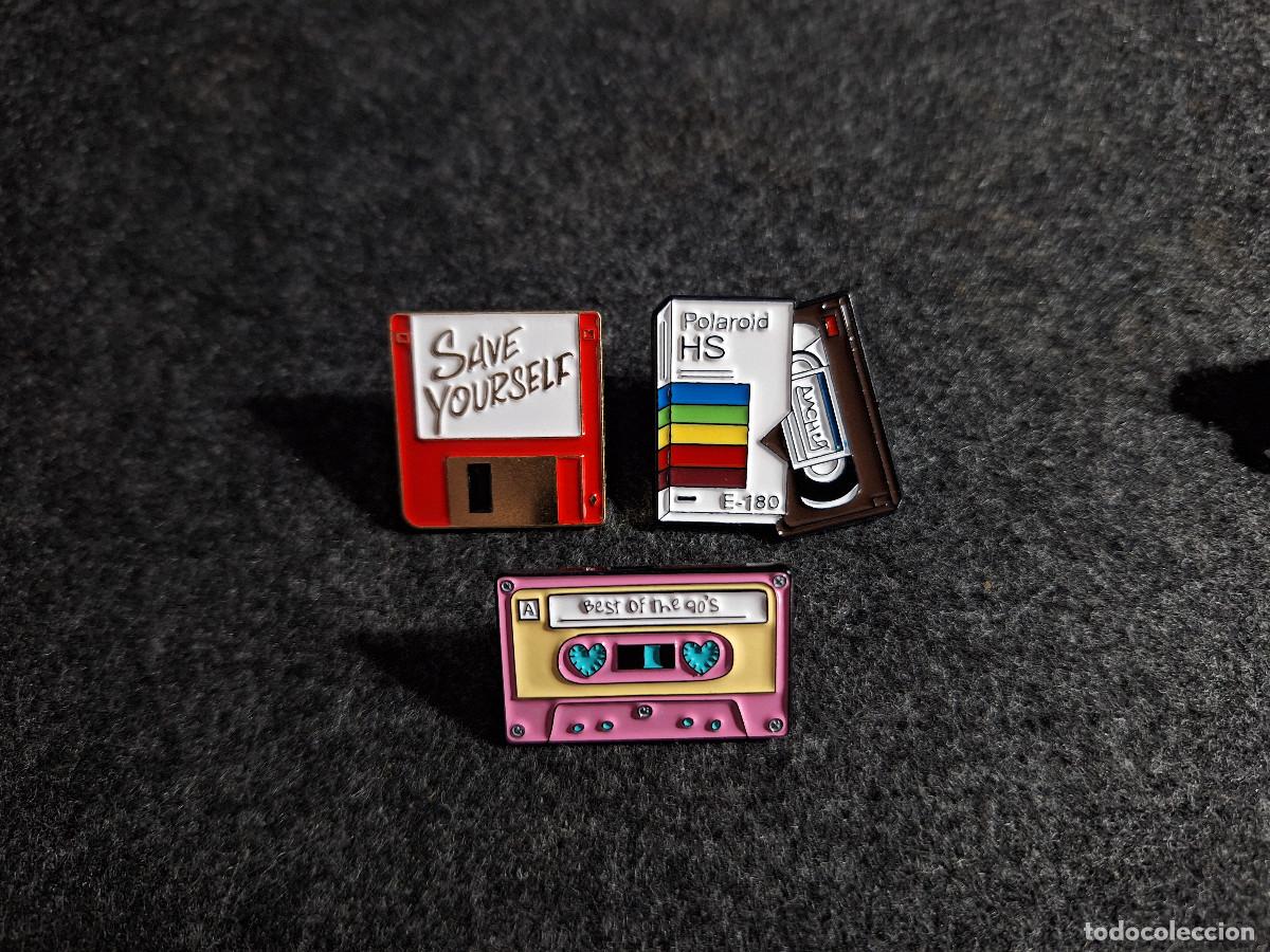 Pins de colecci&oacute;n: Lote de 9 pins variados + 1 chapa - Foto 3