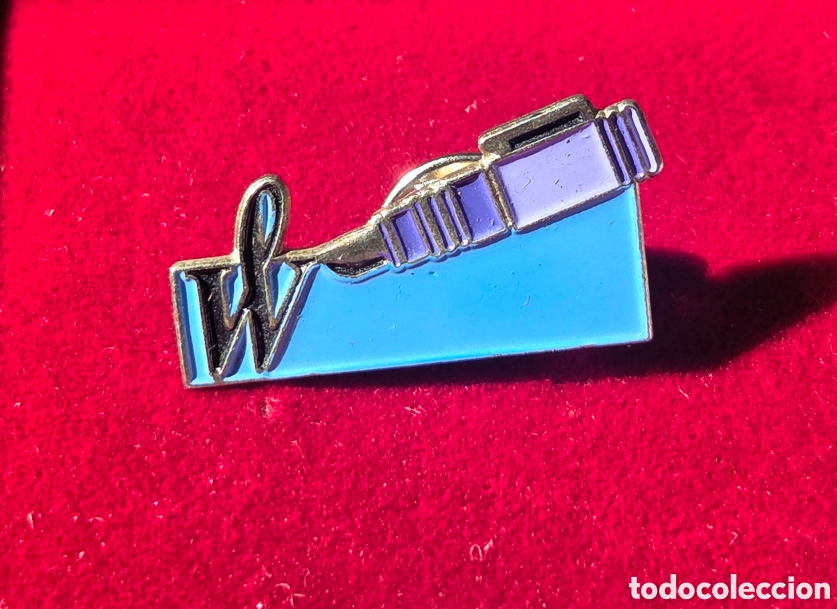 Pins de colecci&oacute;n: Pin pluma y estilogr&aacute;fica Waterman.