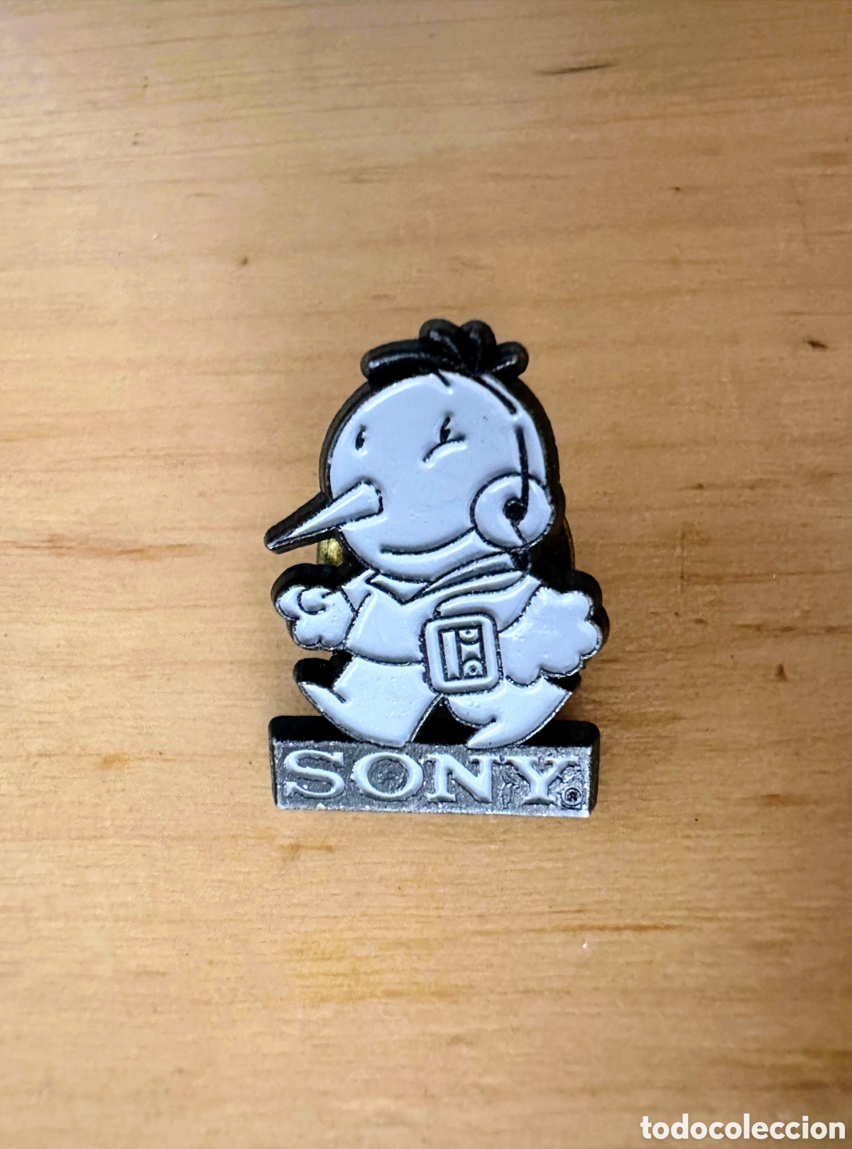 Pin's de collection: Pin Sony Curro Sevilla 92 (antiguo).