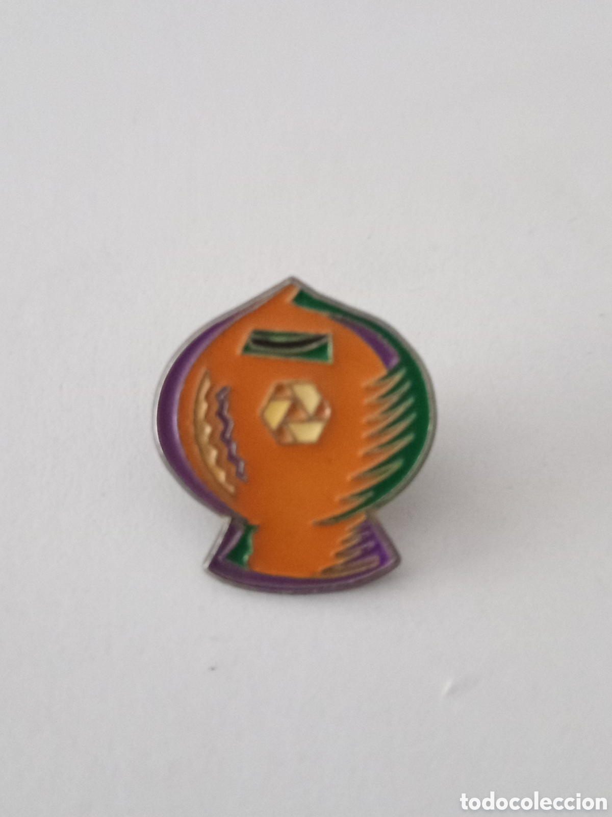 Pins de cole&ccedil;&atilde;o: Pin desaparecida CAIXA DE MANRESA